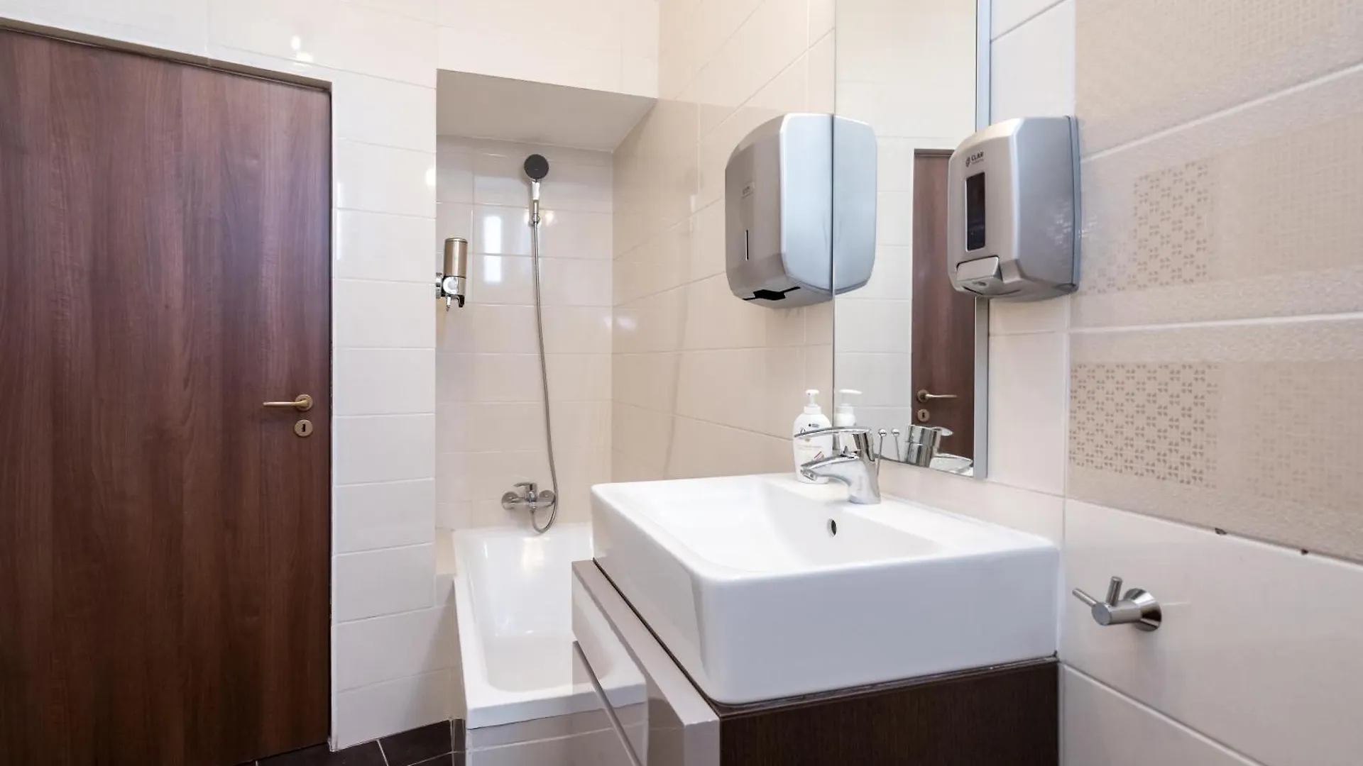 Highline Downtown Residences 6 Persons Family Apartment Bucarest